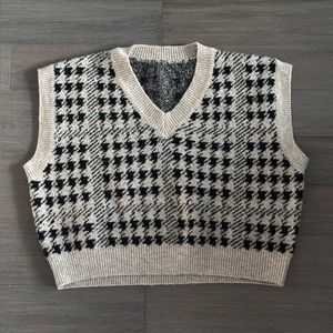 Checkered Cropped Knitted Vest